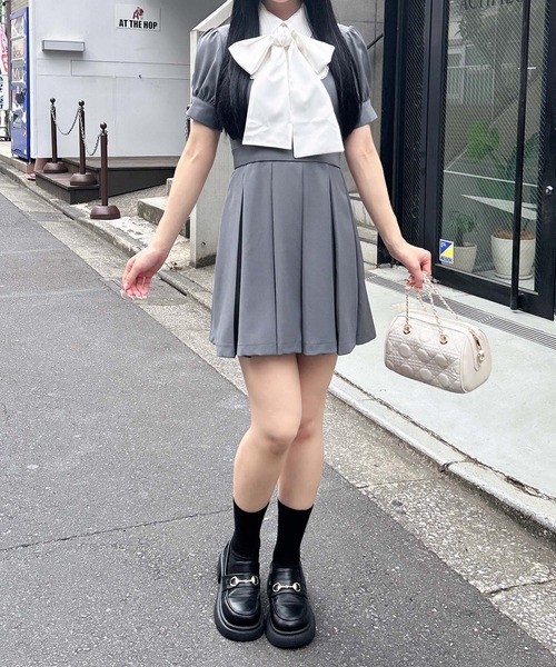 INGNI(イング)の「シャツドッキングプリーツミニワンピース(ワンピース・レディース・ホワイト×ブラック/ホワイト×グレー/ホワイト系7・M)」の5枚目の写真