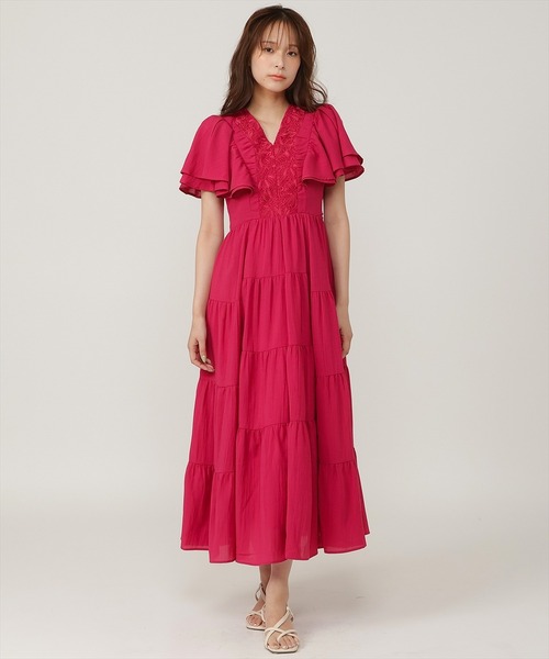 AND COUTURE(アンドクチュール)の「Vネック襟レースティアードワンピース(ワンピース・レディース・オレンジ/グリーン/レッド/オフホワイト/サックスブルー/ブラック・FREE)」の5枚目の写真