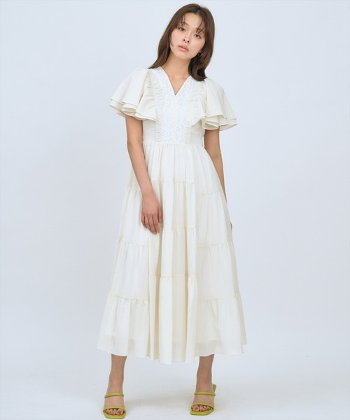 AND COUTURE(アンドクチュール)の「Vネック襟レースティアードワンピース(ワンピース・レディース・オレンジ/グリーン/レッド/オフホワイト/サックスブルー/ブラック・FREE)」の8枚目の写真
