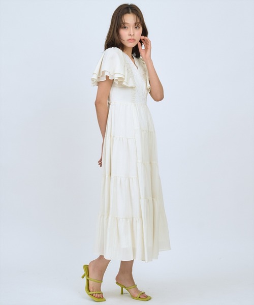 AND COUTURE(アンドクチュール)の「Vネック襟レースティアードワンピース(ワンピース・レディース・オレンジ/グリーン/レッド/オフホワイト/サックスブルー/ブラック・FREE)」の11枚目の写真