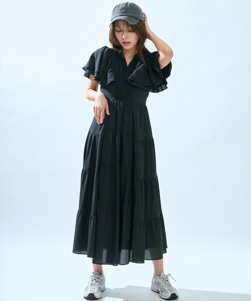 AND COUTURE(アンドクチュール)の「Vネック襟レースティアードワンピース(ワンピース・レディース・オレンジ/グリーン/レッド/オフホワイト/サックスブルー/ブラック・FREE)」の22枚目の写真
