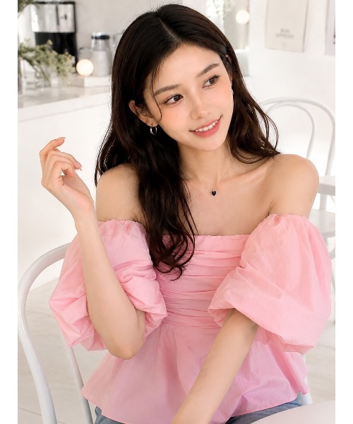 semuse(セミューズ)の「シャーリングオフショル半袖パフスリーブブラウス(シャツ/ブラウス・レディース・ピンク/ホワイト/ブラック・FREE)」の3枚目の写真