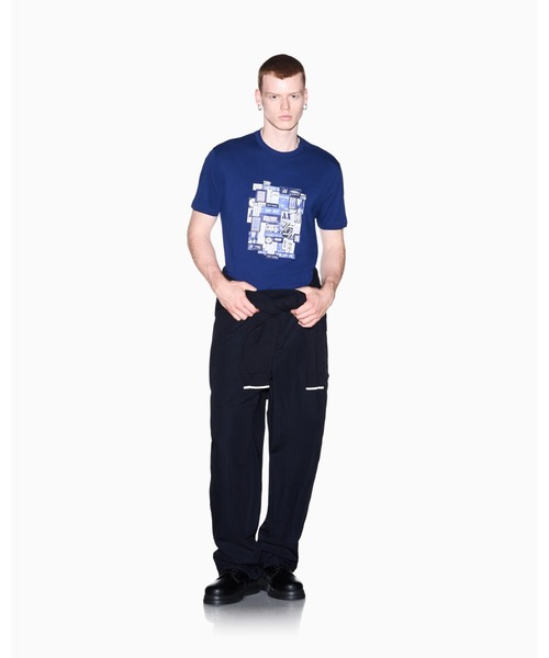 ARMANI EXCHANGE（アルマーニエクスチェンジ）の「【A|X アルマーニ エクスチェンジ】ロゴコラージュ レギュラーフィット 半袖クルーネックTシャツ/REGULAR（EC限定カラー含）（Tシャツ/カットソー・メンズ・オフホワイト/ブルー・LARGE/MEDIUM/SMALL/X-LARGE/XX-LARGE/X-SMALL）」の3枚目の写真