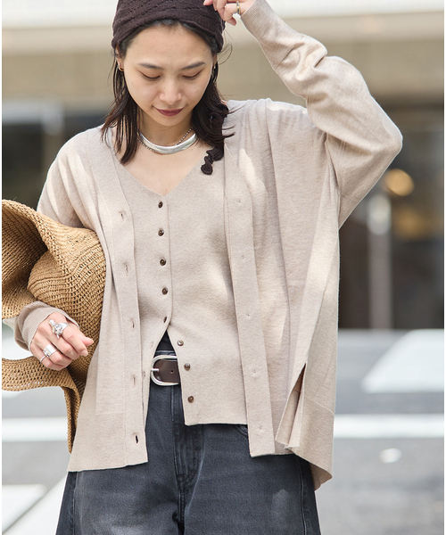 JOURNAL STANDARD(ジャーナルスタンダード)の「ウォッシャブルコットンシルクミックスVネックカーディガン(カーディガン/ボレロ・レディース・ブラック/グレー/ベージュ・FREE)」の1枚目の写真