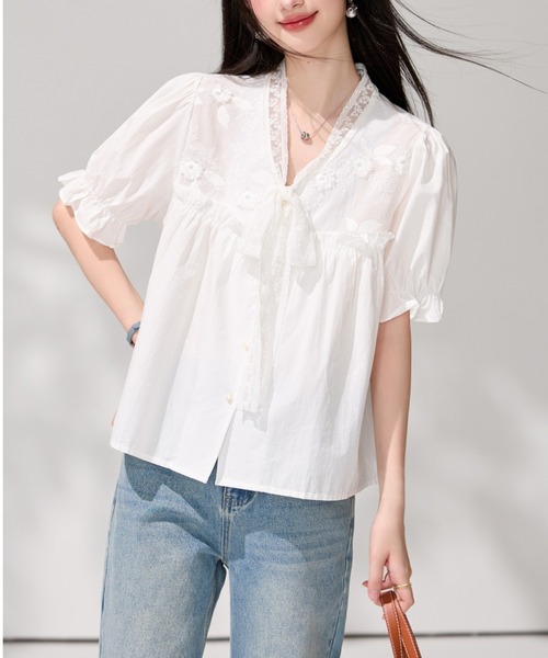 LUCPY(ラクピー)の「レースリボンVネックブラウス(シャツ/ブラウス・レディース・ホワイト・X-LARGE/LARGE/MEDIUM/SMALL)」の4枚目の写真