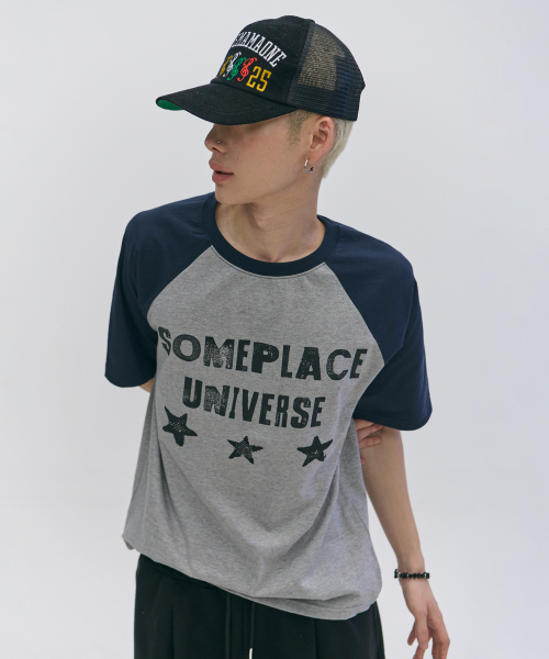 SOMEPLACE MAN(サムプレイス・マン)の「ユニバースグラフィックレグラン配色ソフトラウンドネックオーバーサイズ半袖Tシャツ_2COLOR(Tシャツ/カットソー・メンズ・チャコール/ネイビー・FREE)」の6枚目の写真