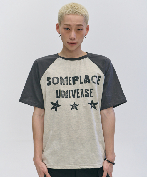 SOMEPLACE MAN(サムプレイス・マン)の「ユニバースグラフィックレグラン配色ソフトラウンドネックオーバーサイズ半袖Tシャツ_2COLOR(Tシャツ/カットソー・メンズ・チャコール/ネイビー・FREE)」の7枚目の写真