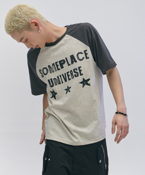 SOMEPLACE MAN(サムプレイス・マン)の「ユニバースグラフィックレグラン配色ソフトラウンドネックオーバーサイズ半袖Tシャツ_2COLOR(Tシャツ/カットソー・メンズ・チャコール/ネイビー・FREE)」の8枚目の写真