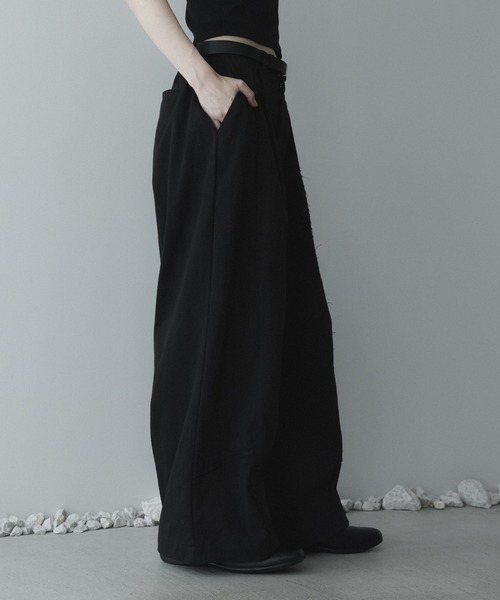remer(リメール)の「remer 26春夏新作 / ルーズカットオフシームチノパンツ / loose cut off seam chino PT(チノパンツ・メンズ・ベージュ/ブラック・X-SMALL/LARGE/SMALL/MEDIUM)」の1枚目の写真