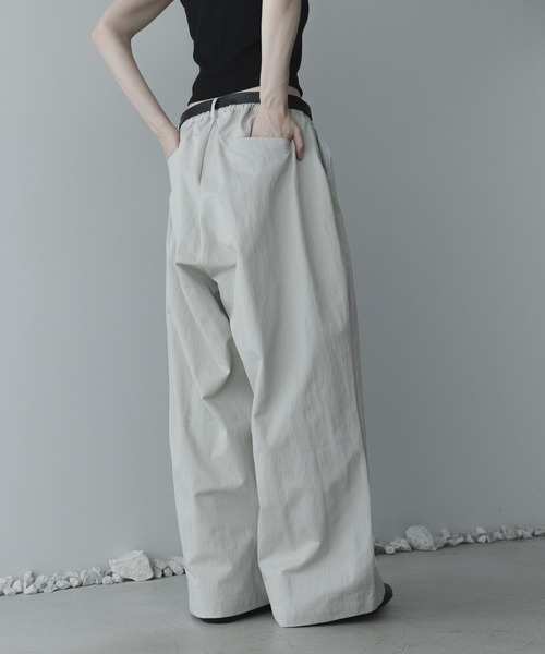remer(リメール)の「remer 26春夏新作 / ルーズカットオフシームチノパンツ / loose cut off seam chino PT(チノパンツ・メンズ・ベージュ/ブラック・X-SMALL/LARGE/SMALL/MEDIUM)」の3枚目の写真