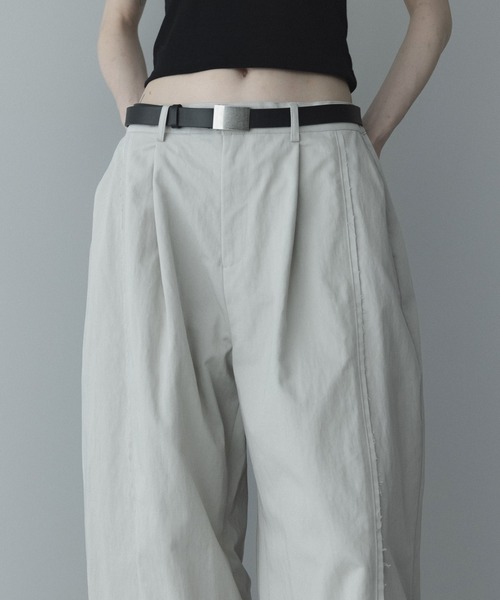 remer(リメール)の「remer 26春夏新作 / ルーズカットオフシームチノパンツ / loose cut off seam chino PT(チノパンツ・メンズ・ベージュ/ブラック・X-SMALL/LARGE/SMALL/MEDIUM)」の6枚目の写真