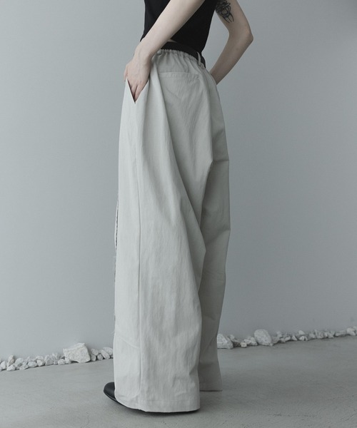 remer(リメール)の「remer 26春夏新作 / ルーズカットオフシームチノパンツ / loose cut off seam chino PT(チノパンツ・メンズ・ベージュ/ブラック・X-SMALL/LARGE/SMALL/MEDIUM)」の4枚目の写真