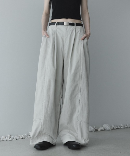 remer(リメール)の「remer 26春夏新作 / ルーズカットオフシームチノパンツ / loose cut off seam chino PT(チノパンツ・メンズ・ベージュ/ブラック・X-SMALL/LARGE/SMALL/MEDIUM)」の5枚目の写真