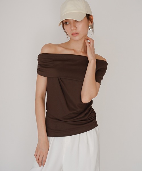 KINO THE KEI(キノザケイ)の「ボートネック オフショルダー 2WAY トップス KINO THE KEI(Tシャツ/カットソー・レディース・ブラック/ダークブラウン/ホワイト・フリー)」の3枚目の写真
