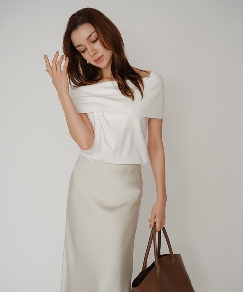 KINO THE KEI(キノザケイ)の「ボートネック オフショルダー 2WAY トップス KINO THE KEI(Tシャツ/カットソー・レディース・ブラック/ダークブラウン/ホワイト・フリー)」の16枚目の写真