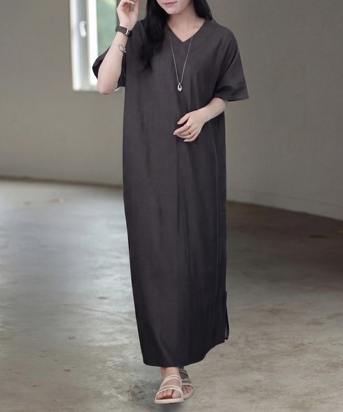 SELECT LEVERY(セレクトリベリー)の「ポケット付き楽ちんVネックロングワンピース(ワンピース・レディース・ブラック/ミント/ネイビー・MEDIUM/LARGE)」の2枚目の写真