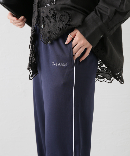 SPORTY&RICH(スポーティアンドリッチ)の「SPORTY&RICH/スポーティアンドリッチ Signature Logo Retro Track Pant パンツ(その他パンツ・レディース・ネイビー・SMALL)」の3枚目の写真