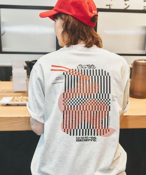 Collaboration URBAN RESEARCH(コラボレーションアーバンリサーチ)の「KAMUKURA×UR T-SHIRTS Lantern(Tシャツ/カットソー・メンズ・ホワイト系その他/チャコールグレー/ホワイト/レッド/ブラウン・LARGE/MEDIUM/SMALL)」の3枚目の写真