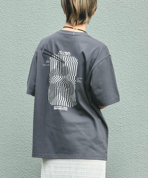 Collaboration URBAN RESEARCH(コラボレーションアーバンリサーチ)の「KAMUKURA×UR T-SHIRTS Lantern(Tシャツ/カットソー・メンズ・ホワイト系その他/チャコールグレー/ホワイト/レッド/ブラウン・LARGE/MEDIUM/SMALL)」の4枚目の写真