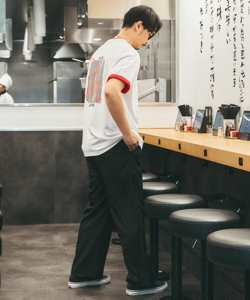 Collaboration URBAN RESEARCH(コラボレーションアーバンリサーチ)の「KAMUKURA×UR T-SHIRTS Lantern(Tシャツ/カットソー・メンズ・ホワイト系その他/チャコールグレー/ホワイト/レッド/ブラウン・LARGE/MEDIUM/SMALL)」の11枚目の写真