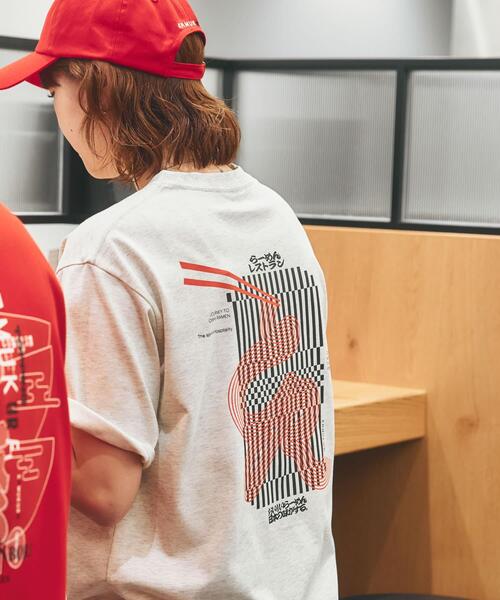 Collaboration URBAN RESEARCH(コラボレーションアーバンリサーチ)の「KAMUKURA×UR T-SHIRTS Lantern(Tシャツ/カットソー・メンズ・ホワイト系その他/チャコールグレー/ホワイト/レッド/ブラウン・LARGE/MEDIUM/SMALL)」の21枚目の写真
