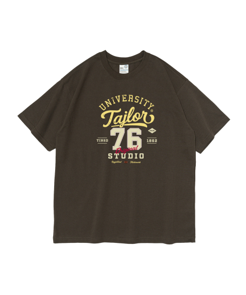 TAILOR STUDIO(テーラースタジオ)の「ユニバーシティ76グラフィックオーバーサイズ半袖Tシャツ(カーキ)(Tシャツ/カットソー・レディース・その他・SMALL/MEDIUM/LARGE/X-LARGE/2XL)」の1枚目の写真