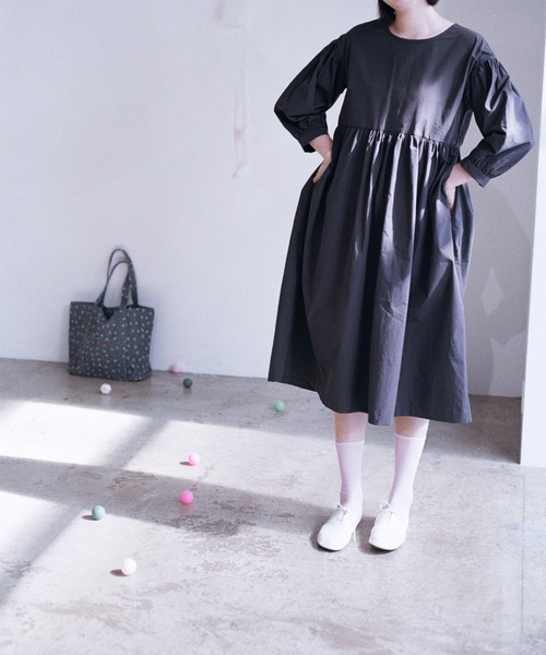 shesaidthat(シーセッドザット)の「shesaidthat - ギャザーワンピース / Gather Dress(ワンピース・レディース・ネイビー/ホワイト・FREE)」の6枚目の写真