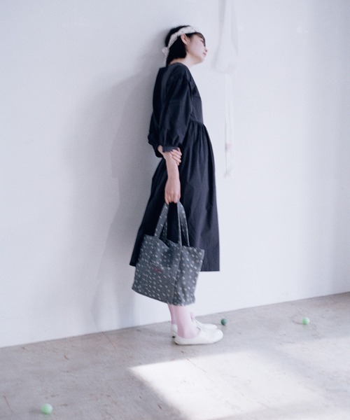 shesaidthat(シーセッドザット)の「shesaidthat - ギャザーワンピース / Gather Dress(ワンピース・レディース・ネイビー/ホワイト・FREE)」の5枚目の写真