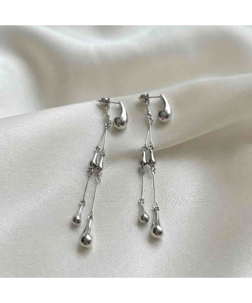 tone（トーン）の「【88eighty-eight】シルバードロップロングシンプルピアス【import】(MA)（ピアス（両耳用）・レディース・シルバー・FREE）」の2枚目の写真