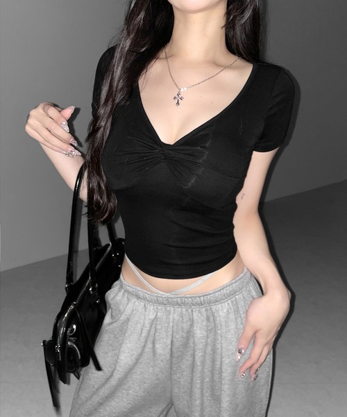 me+em select(ミームセレクト)の「【 3color 】ⅤネックツイストスリムラインTシャツ / V neck twist slim line T-shirts(Tシャツ/カットソー・レディース・ピンク/ブラック/ホワイト・FREE)」の9枚目の写真