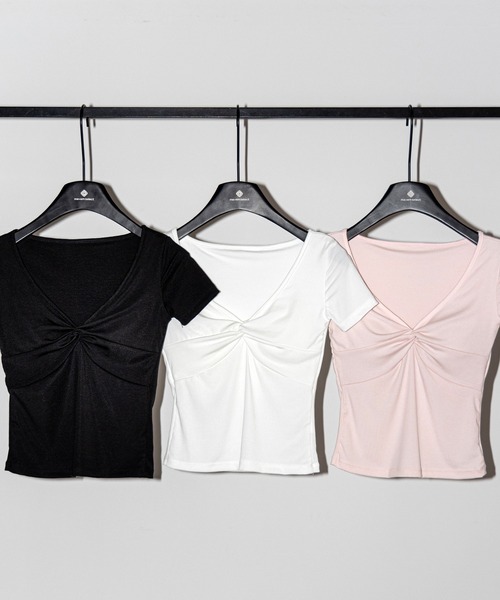 me+em select(ミームセレクト)の「【 3color 】ⅤネックツイストスリムラインTシャツ / V neck twist slim line T-shirts(Tシャツ/カットソー・レディース・ピンク/ブラック/ホワイト・FREE)」の5枚目の写真