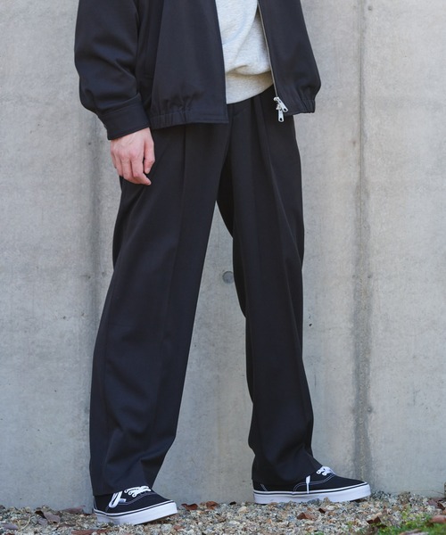 URBAN RESEARCH DOORS(アーバンリサーチドアーズ)の「『UR TECH』完声2タックワイドトラウザー(その他パンツ・メンズ・ブラック/ブラウン/チェック・MEDIUM/LARGE/SMALL)」の7枚目の写真