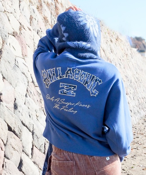 BILLABONG(ビラボン)の「BILLABONG ウィメンズ SHAGGY BONDING ARCH PARKA パーカー 【2026年秋冬モデル】/ビラボンバックプリントプルオーバーフーディー(パーカー・レディース・アイボリー/オフホワイト/ブルー系その他・MEDIUM/LARGE)」の3枚目の写真