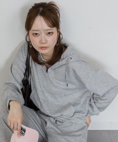 mellomela.(メロメラ)の「ダブルフェイスハーフジップショート丈フーディー(パーカー・レディース・杢グレー/ブラック・M)」の2枚目の写真