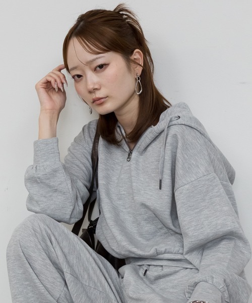 mellomela.(メロメラ)の「ダブルフェイスハーフジップショート丈フーディー(パーカー・レディース・杢グレー/ブラック・M)」の6枚目の写真