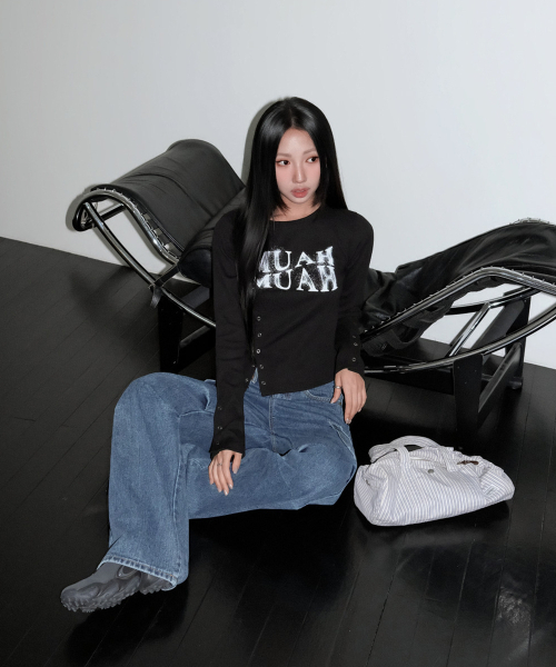 muahmuah（ムーアムーア）の「スリットスナップボタン長袖Tシャツ [ブラック]（Tシャツ/カットソー・レディース・その他・FREE）」の6枚目の写真
