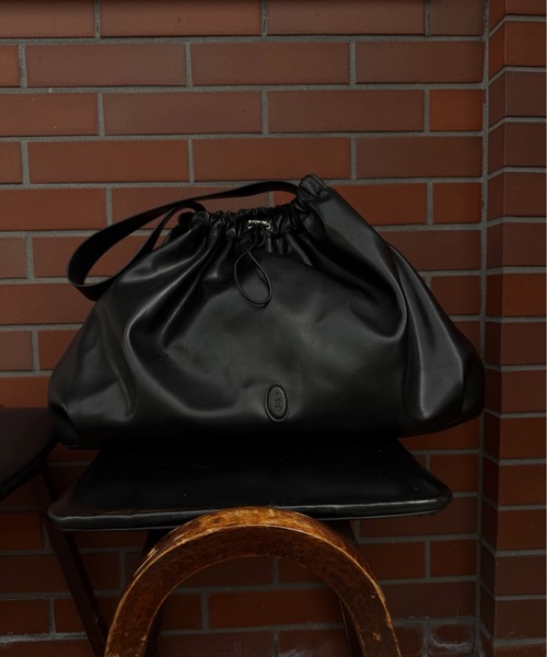 lawgy(ラウジー)の「big circular form single handle gather bag / ビッグサーキュラーフォームシングルハンドルギャザーバッグ(トートバッグ・レディース・アイボリー/ブラック/ブラウン・FREE)」の22枚目の写真