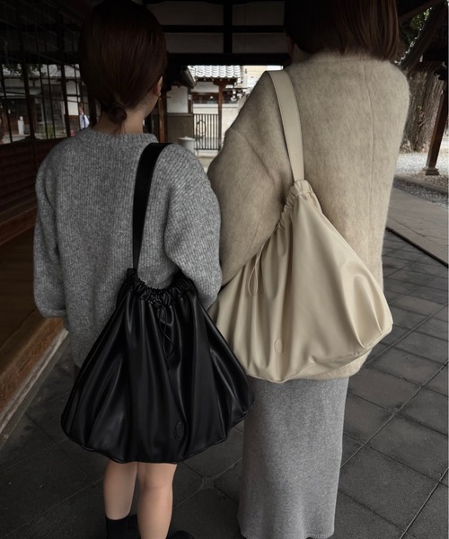 lawgy(ラウジー)の「big circular form single handle gather bag / ビッグサーキュラーフォームシングルハンドルギャザーバッグ(トートバッグ・レディース・アイボリー/ブラック/ブラウン・FREE)」の21枚目の写真