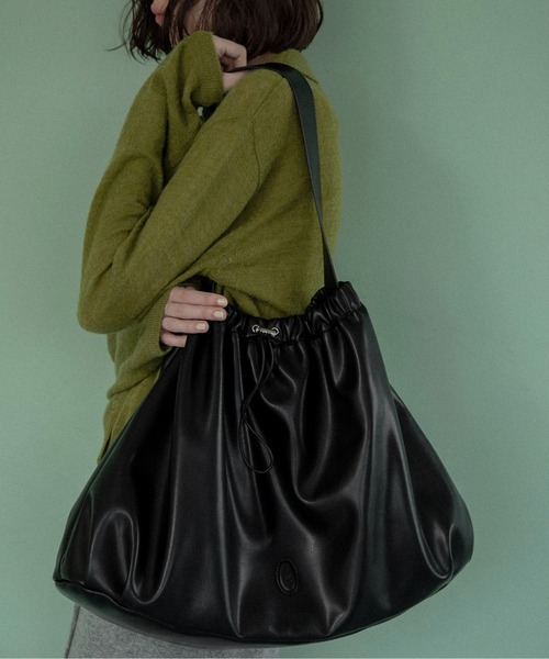 lawgy(ラウジー)の「big circular form single handle gather bag / ビッグサーキュラーフォームシングルハンドルギャザーバッグ(トートバッグ・レディース・アイボリー/ブラック/ブラウン・FREE)」の13枚目の写真