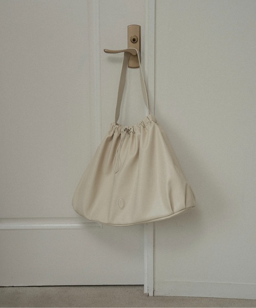 lawgy(ラウジー)の「big circular form single handle gather bag / ビッグサーキュラーフォームシングルハンドルギャザーバッグ(トートバッグ・レディース・アイボリー/ブラック/ブラウン・FREE)」の10枚目の写真