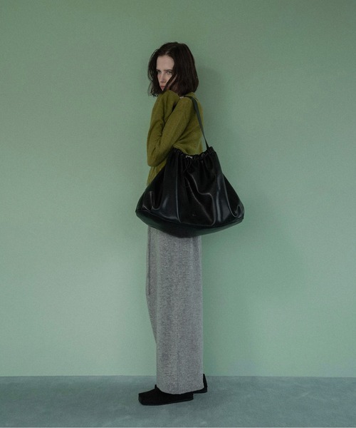 lawgy(ラウジー)の「big circular form single handle gather bag / ビッグサーキュラーフォームシングルハンドルギャザーバッグ(トートバッグ・レディース・アイボリー/ブラック/ブラウン・FREE)」の15枚目の写真