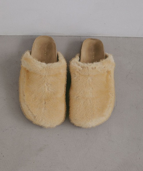 ETRE TOKYO(エトレトウキョウ)の「フェイクファーナロークロッグシューズ(その他シューズ・レディース・ベージュ・38/36/37)」の1枚目の写真