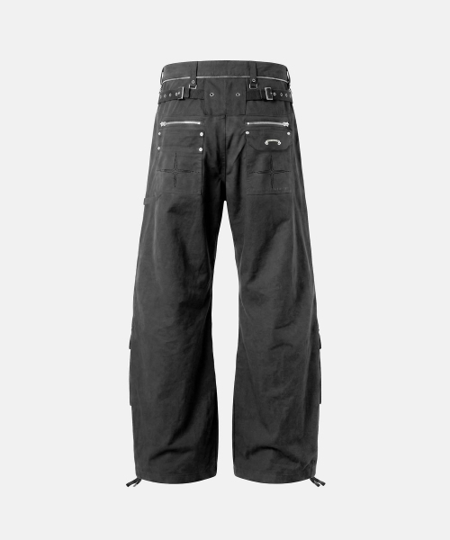 BADBLOOD(バッドブラッド)の「ALPHA カーブド ブーツカット カーゴパンツ - チャコール(その他パンツ・レディース・その他・SMALL/MEDIUM/X-SMALL)」の3枚目の写真