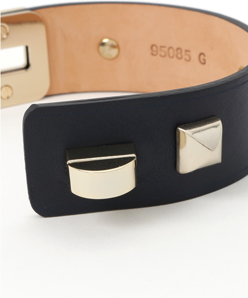 HELIOPOLE（エリオポール）の「MAISON BOINET スタッズバングル（バングル/リストバンド・レディース・ベージュ/ネイビー・SMALL）」の5枚目の写真