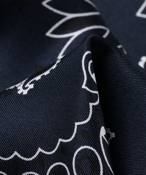 manipuri（マニプリ）の「MANIPURI Silk bandana◆（バンダナ/スカーフ・レディース・ブラウン/ネイビー・FREE）」の9枚目の写真