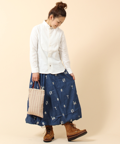 BEAMS BOY(ビームスボーイ)の「BEAMS BOY / 刺繍デニム バルーンスカート **(スカート・レディース・ブルー/ネイビー・ONE SIZE)」の2枚目の写真