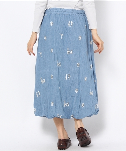 BEAMS BOY(ビームスボーイ)の「BEAMS BOY / 刺繍デニム バルーンスカート **(スカート・レディース・ブルー/ネイビー・ONE SIZE)」の4枚目の写真