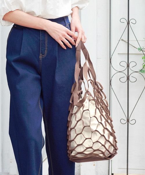 KOBE LETTUCE（コウベレタス）の「フィッシュネットフェイクレザートートバッグ レディース キャンバス巾着付き[B1159]神戸レタス（トートバッグ・レディース・ブラック/キャメル/グレイッシュベージュ・FREE）」の3枚目の写真