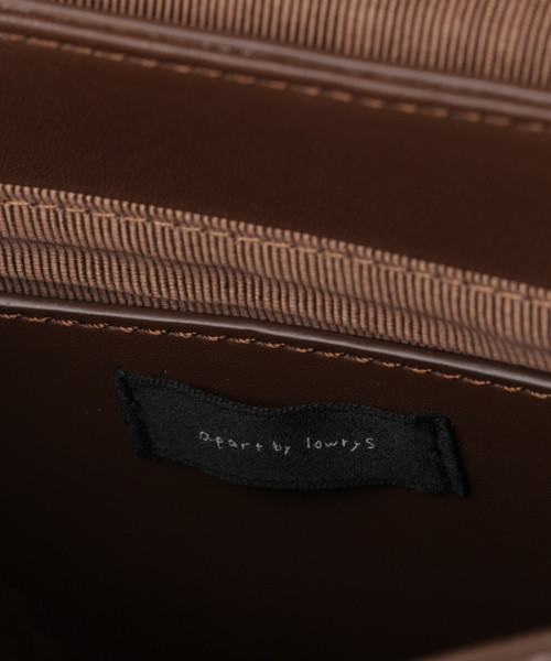 A part by（アパートバイ）の「レザーフラップショルダー 817807（ショルダーバッグ・レディース・ブラック/ブラウン・FREE）」の3枚目の写真