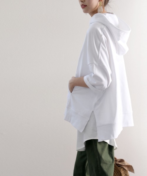 classicalelf(クラシカルエルフ)の「半端袖サイドスリット無地ワイドスウェットプルオーバーパーカー (トレーナー)(パーカー・レディース・ブラック/グレー/アイボリー/モカ/ホワイト/ライトカーキ・MEDIUM/LARGE/X-LARGE)」の7枚目の写真